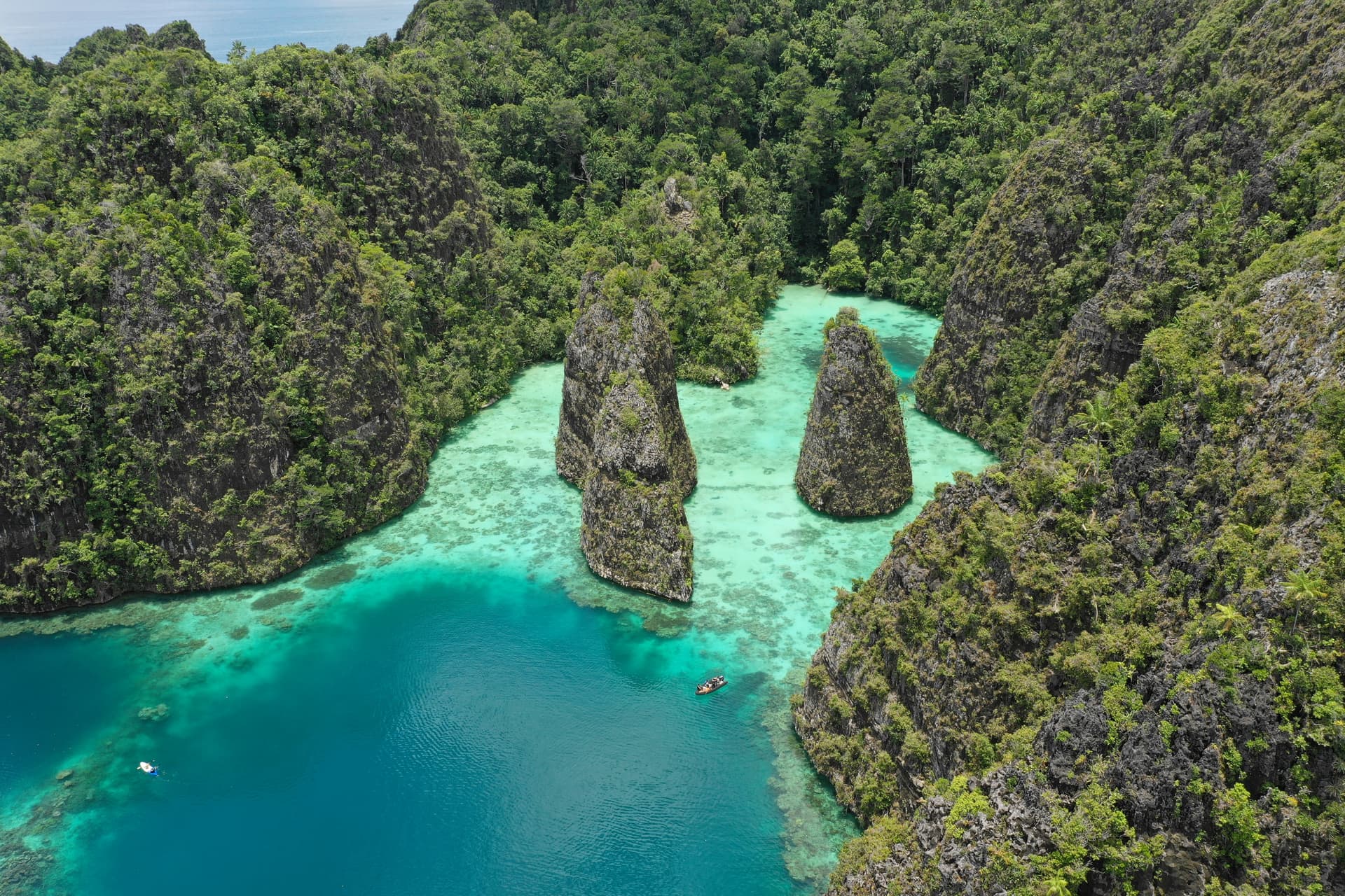 Raja Ampat yacht charter