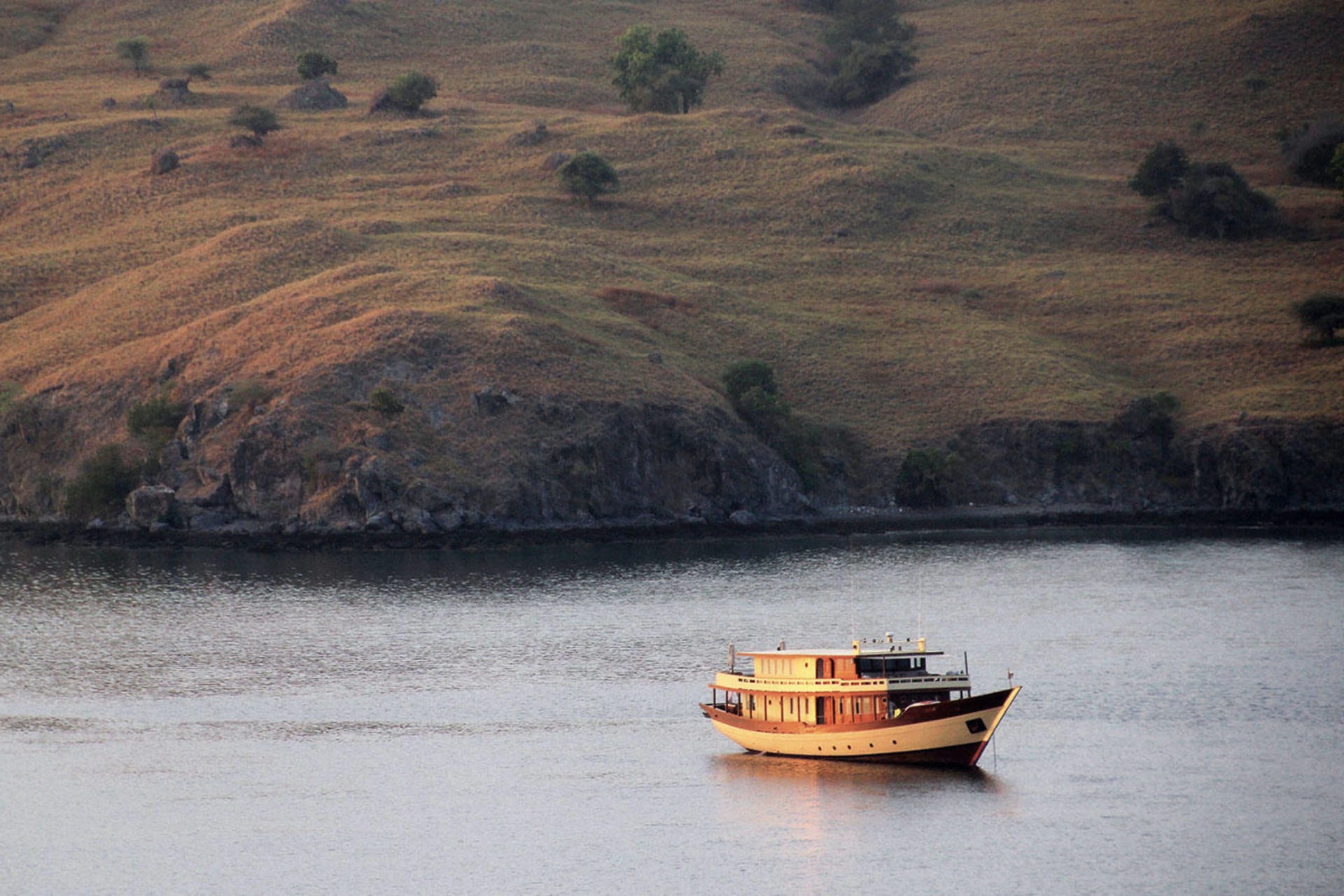 Mischief — phinisi yacht charter in Komodo & Raja Ampat