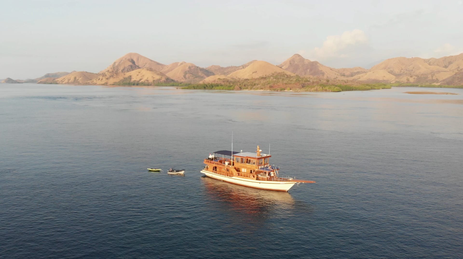 La Unua — phinisi yacht charter in Komodo