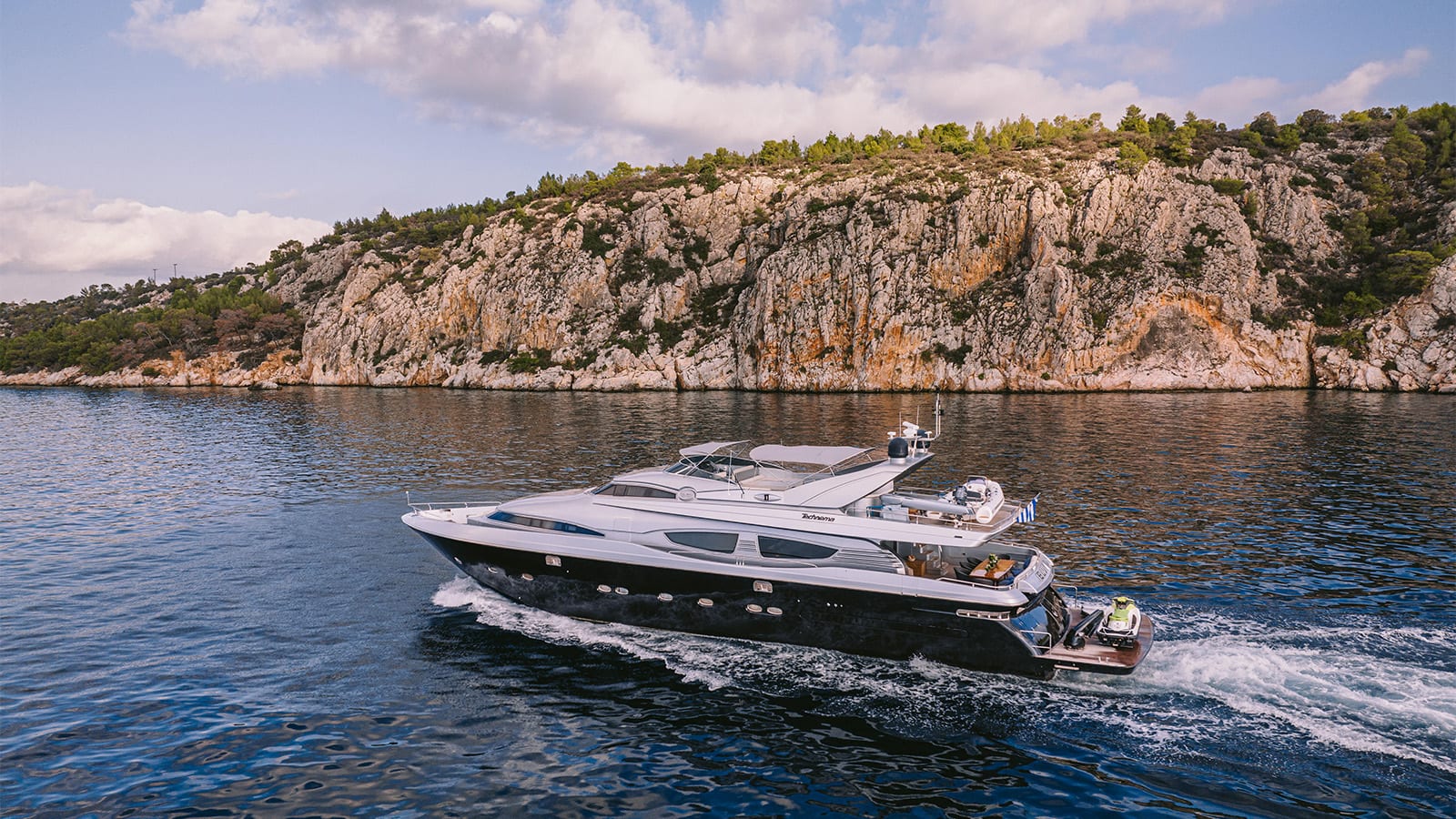 Elvi — motor yacht charter in the Mediterranean