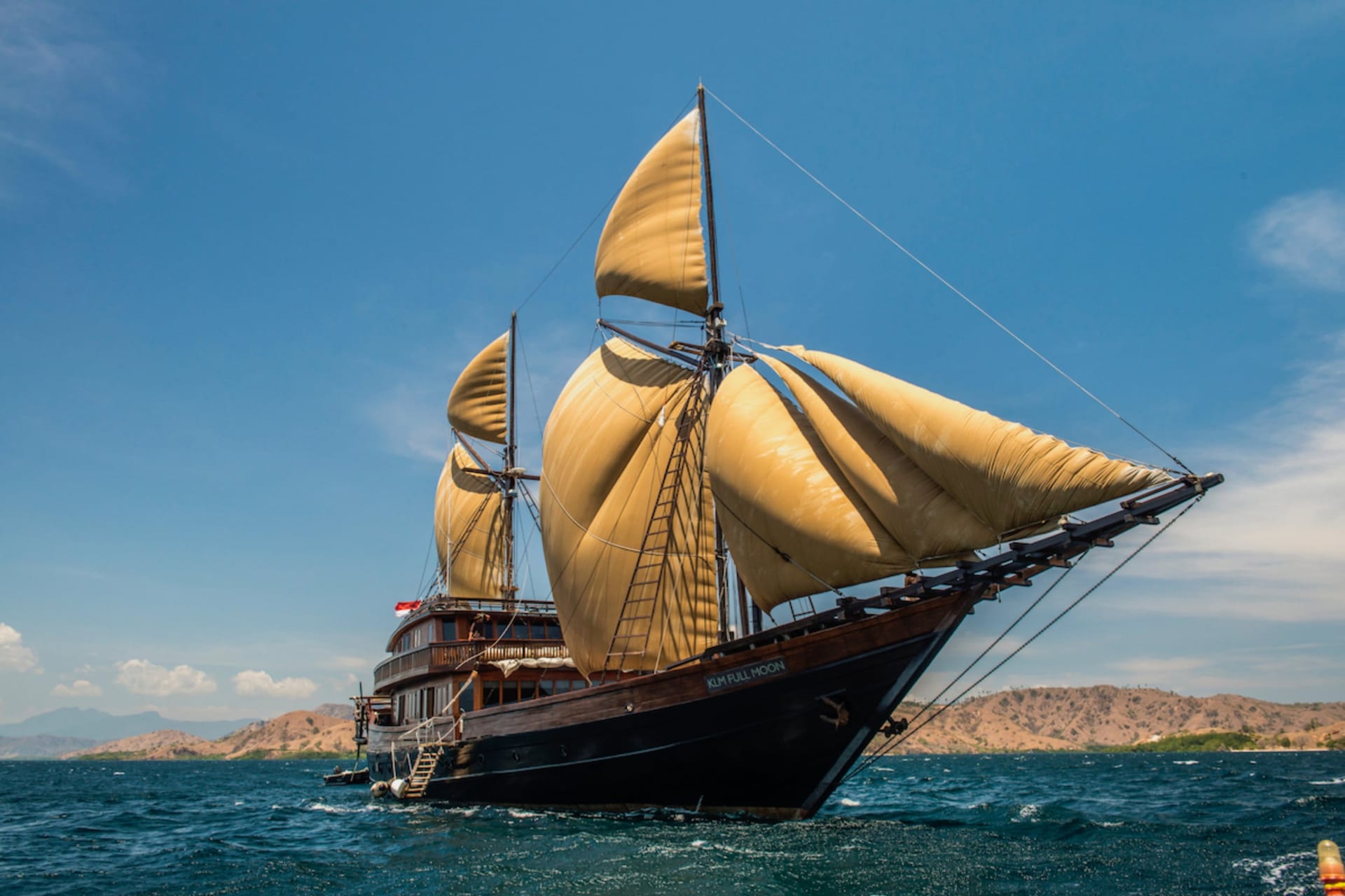 Alila Purnama — phinisi yacht charter in Komodo & Raja Ampat