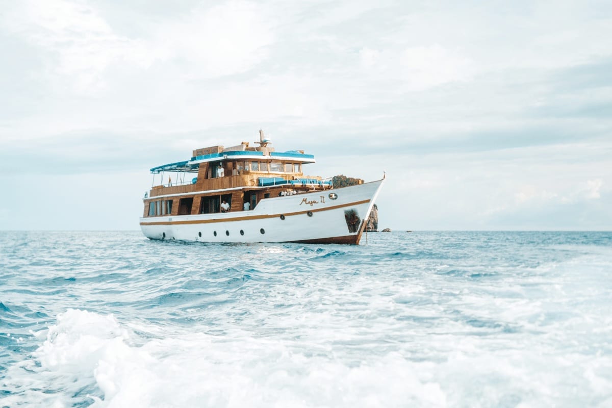 Magia II — phinisi yacht charter in Komodo & Raja Ampat