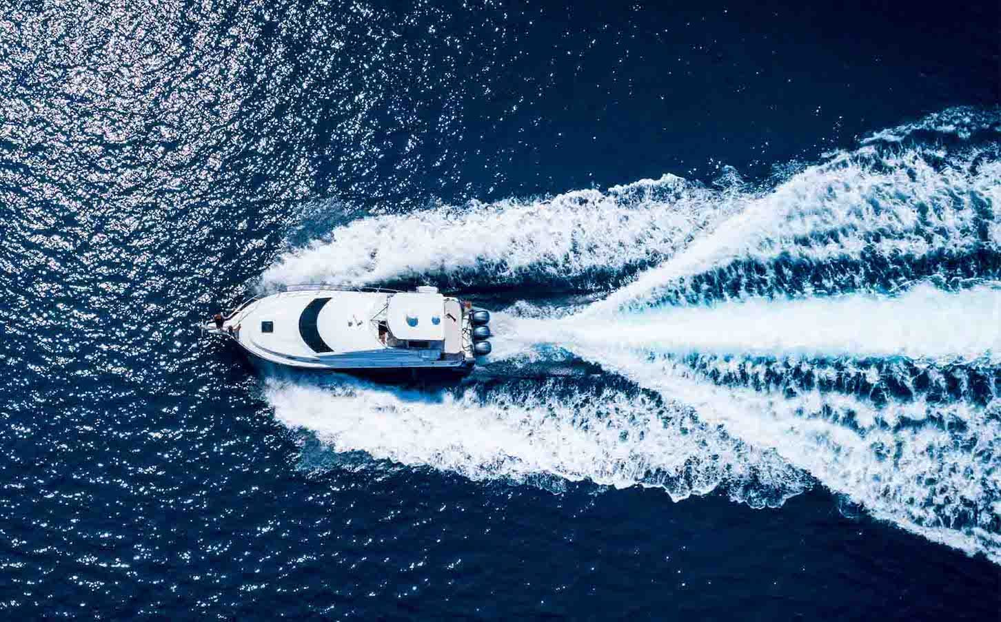 Lako Cama — motor yacht charter in Komodo