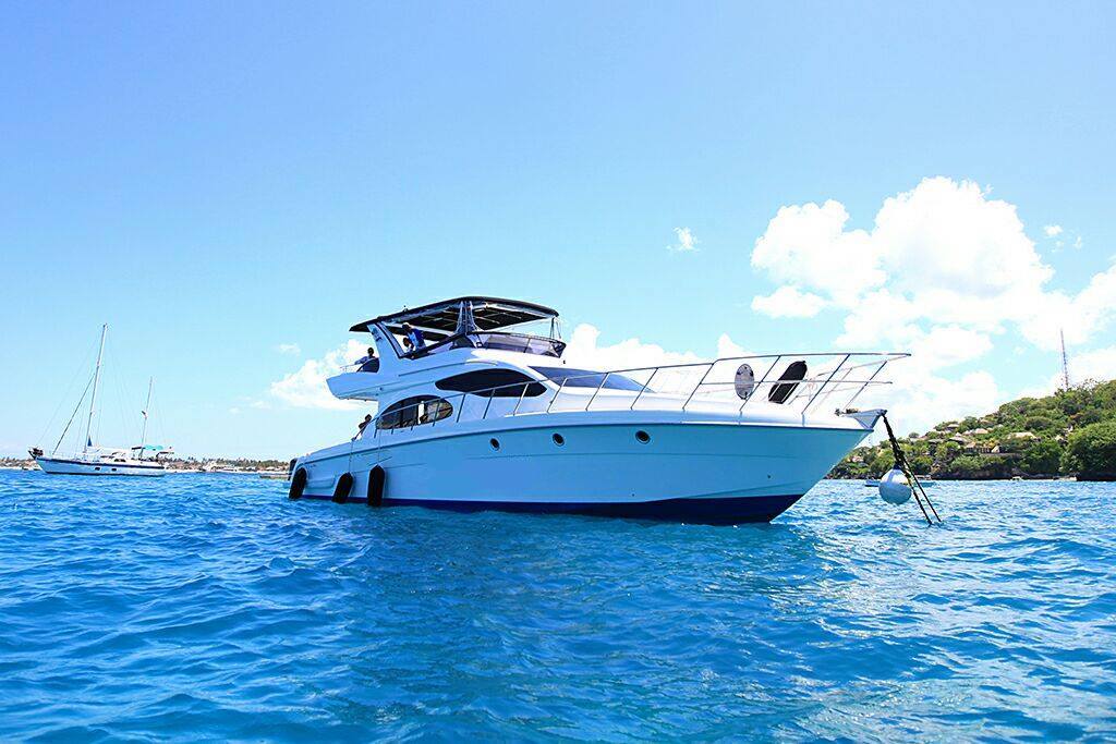 MY 55 — motor yacht charter in Bali & Nusa Penida