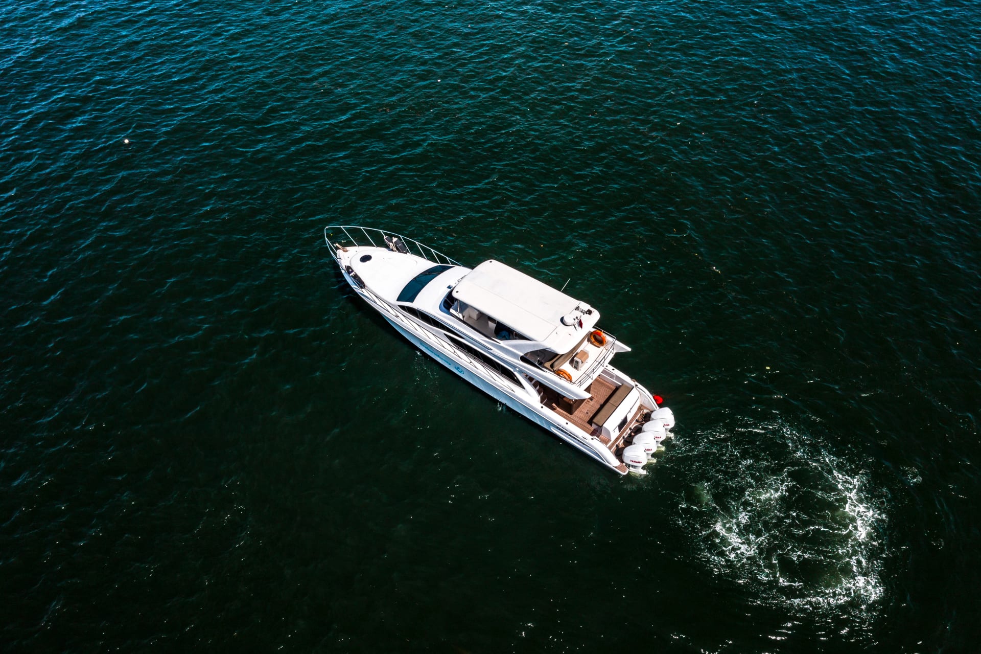 MY 39 — motor yacht charter in Bali