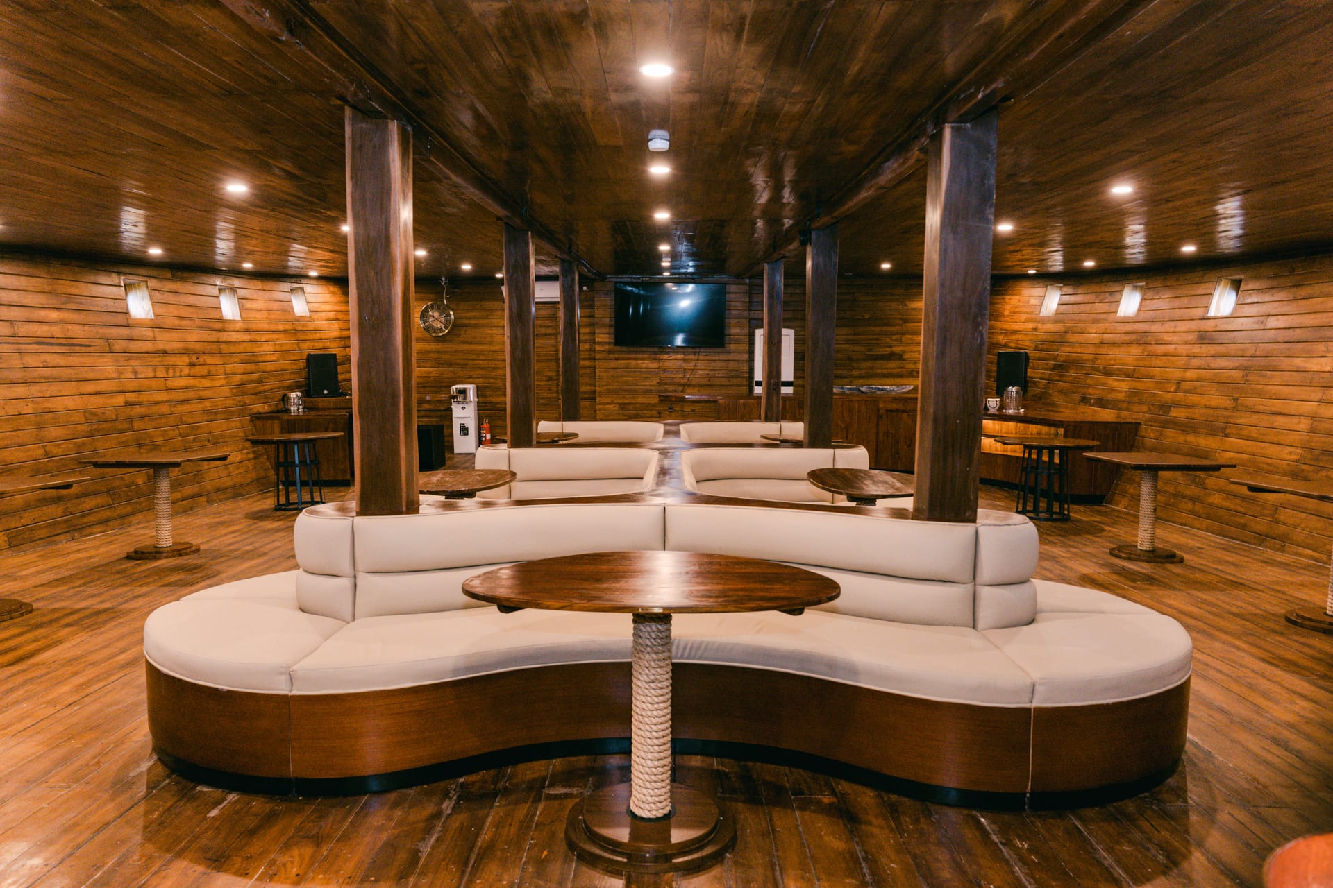 Phinisi 58 — phinisi yacht charter in Bali