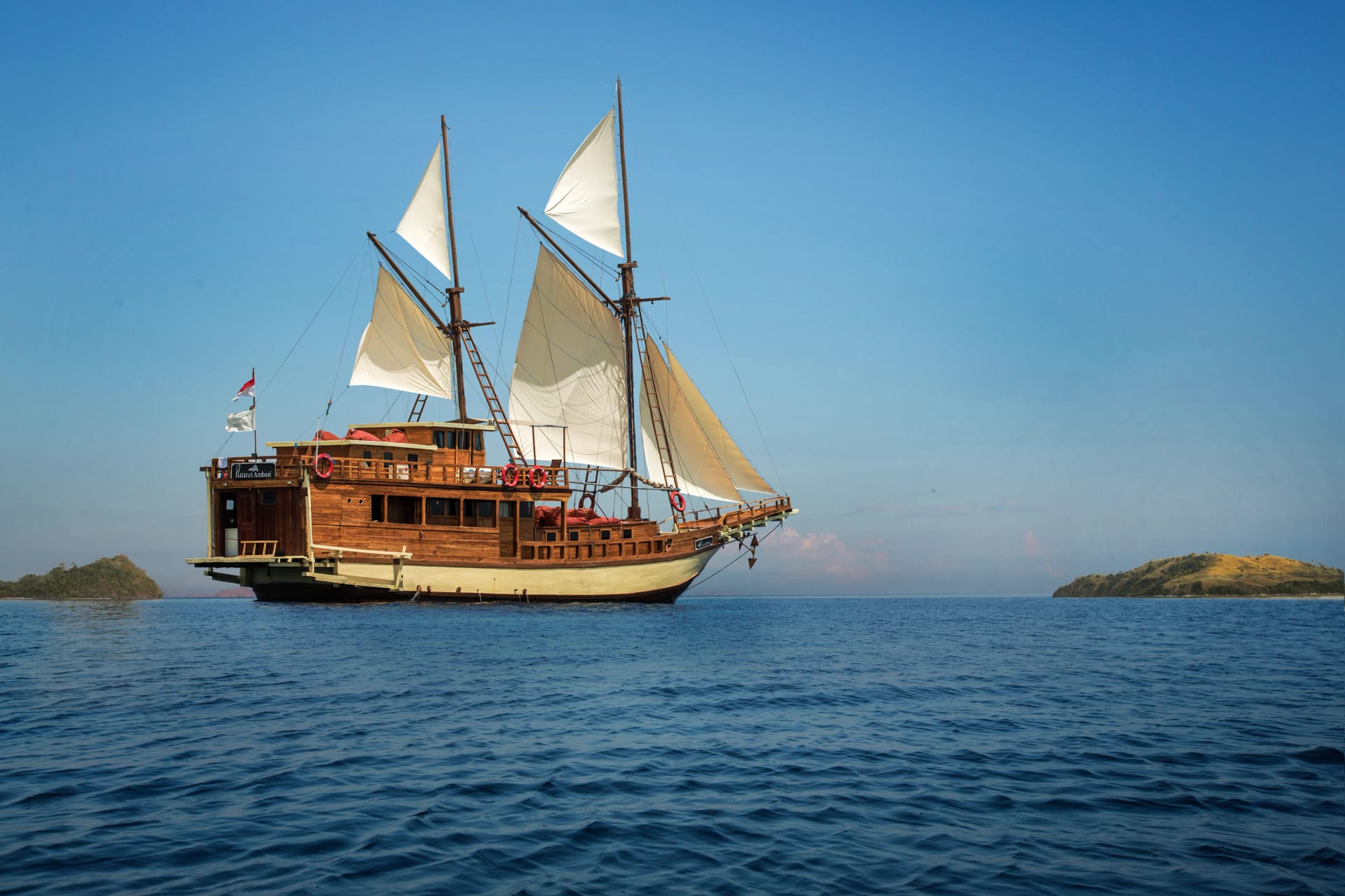 Ambasi — phinisi yacht charter in Komodo