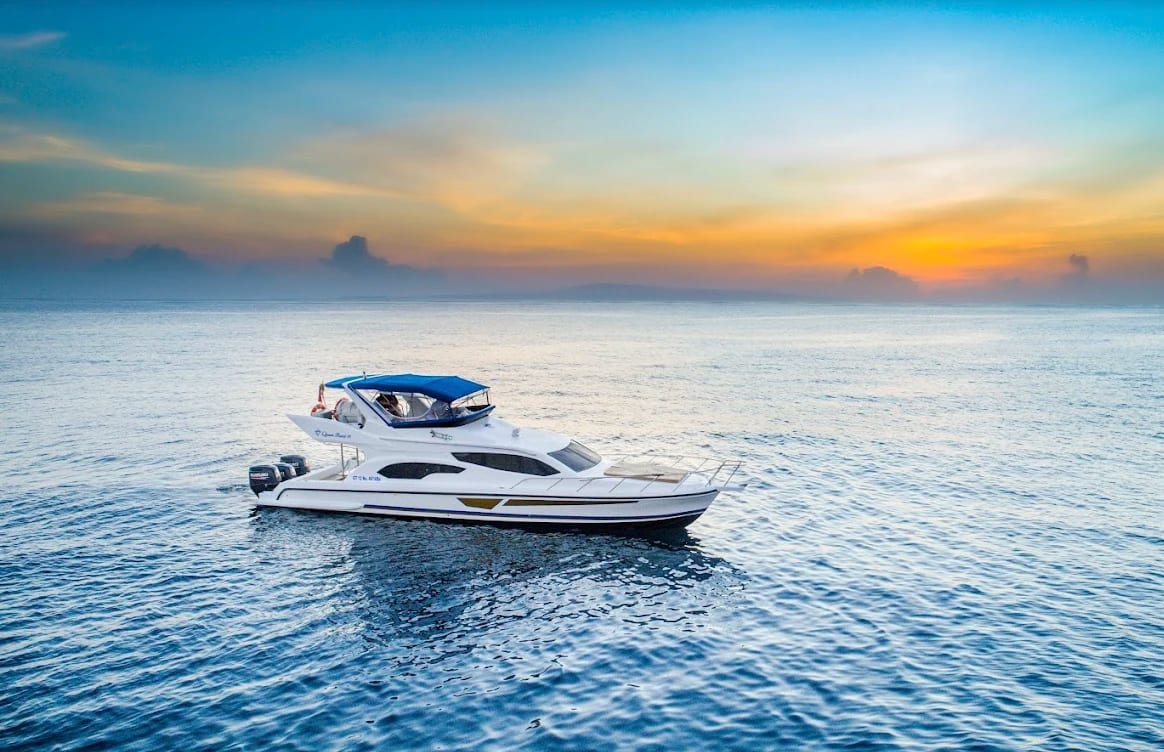 MY 11 — motor yacht charter in Bali