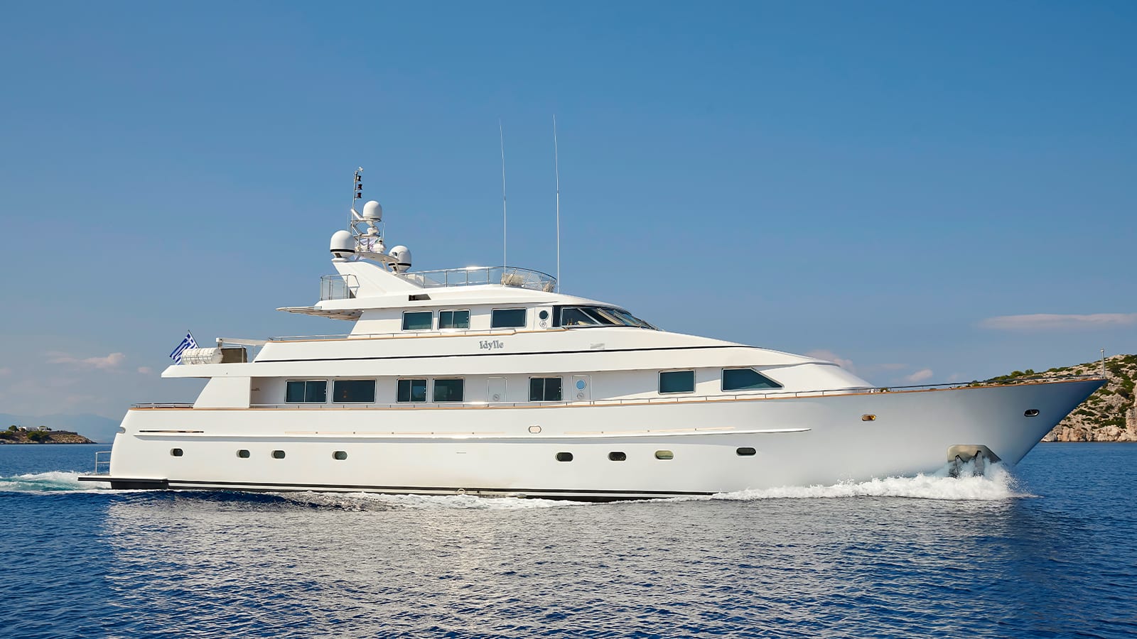Idylle — motor yacht charter in the Mediterranean