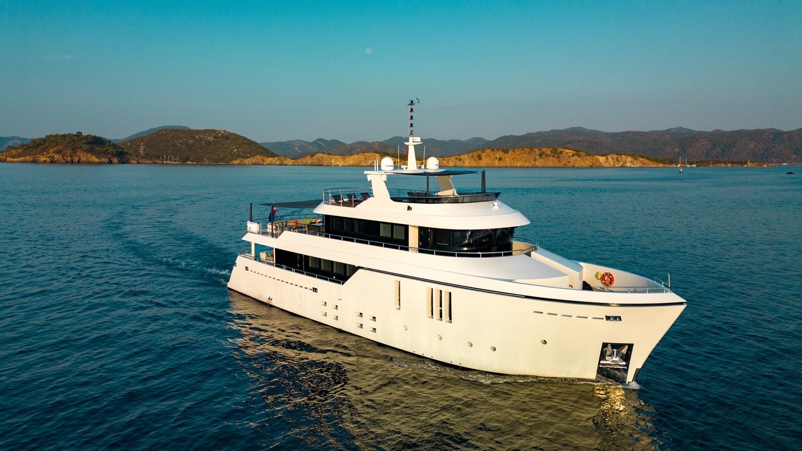Zeemar — motor yacht charter in the Mediterranean